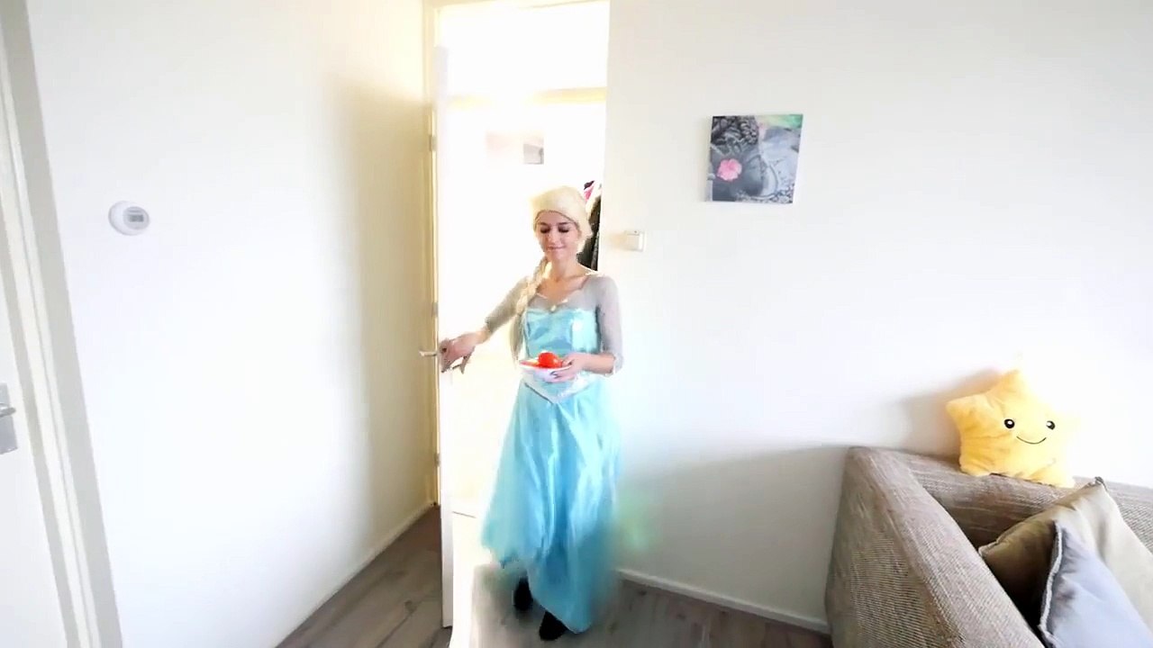 Elsa's Baby POOPS Vegetables Spiderman & Frozen Elsa! w_ Doctor Joker Superman Superhero Baby Video-kVN2R