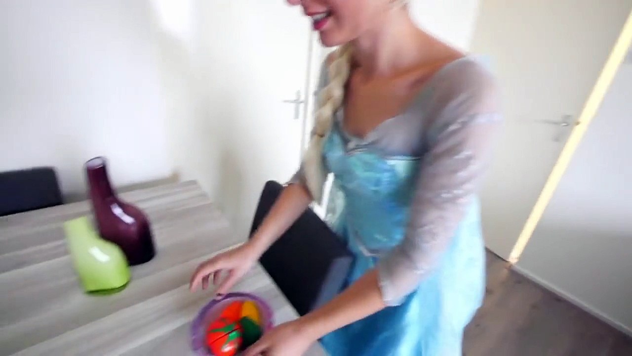 Elsa's Baby POOPS Vegetables Spiderman & Frozen Elsa! w_ Doctor Joker Superman Superhero Baby Video-kVN2RY1