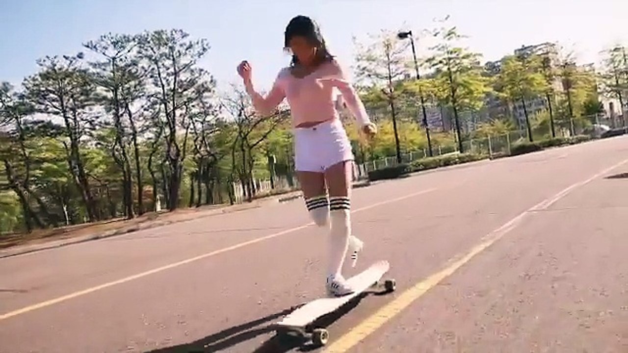 The Hottest Longboard Dancing Girl