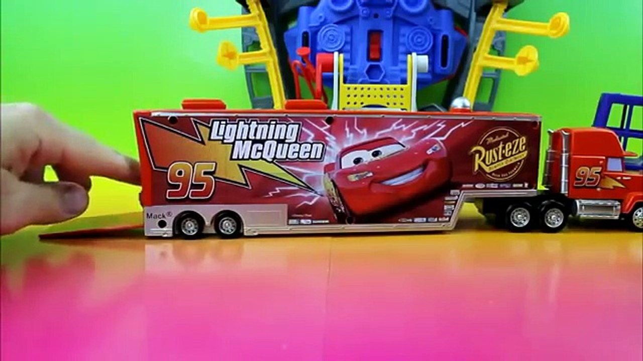 Disney cars Rescue Squad Mater & Lightning McQueen save Hulk Wolverine Spider-man Captain