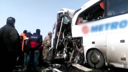 Iki Yolcu Otobüsü Çarpıştı: 6 Ölü 20 Yaralı (3)