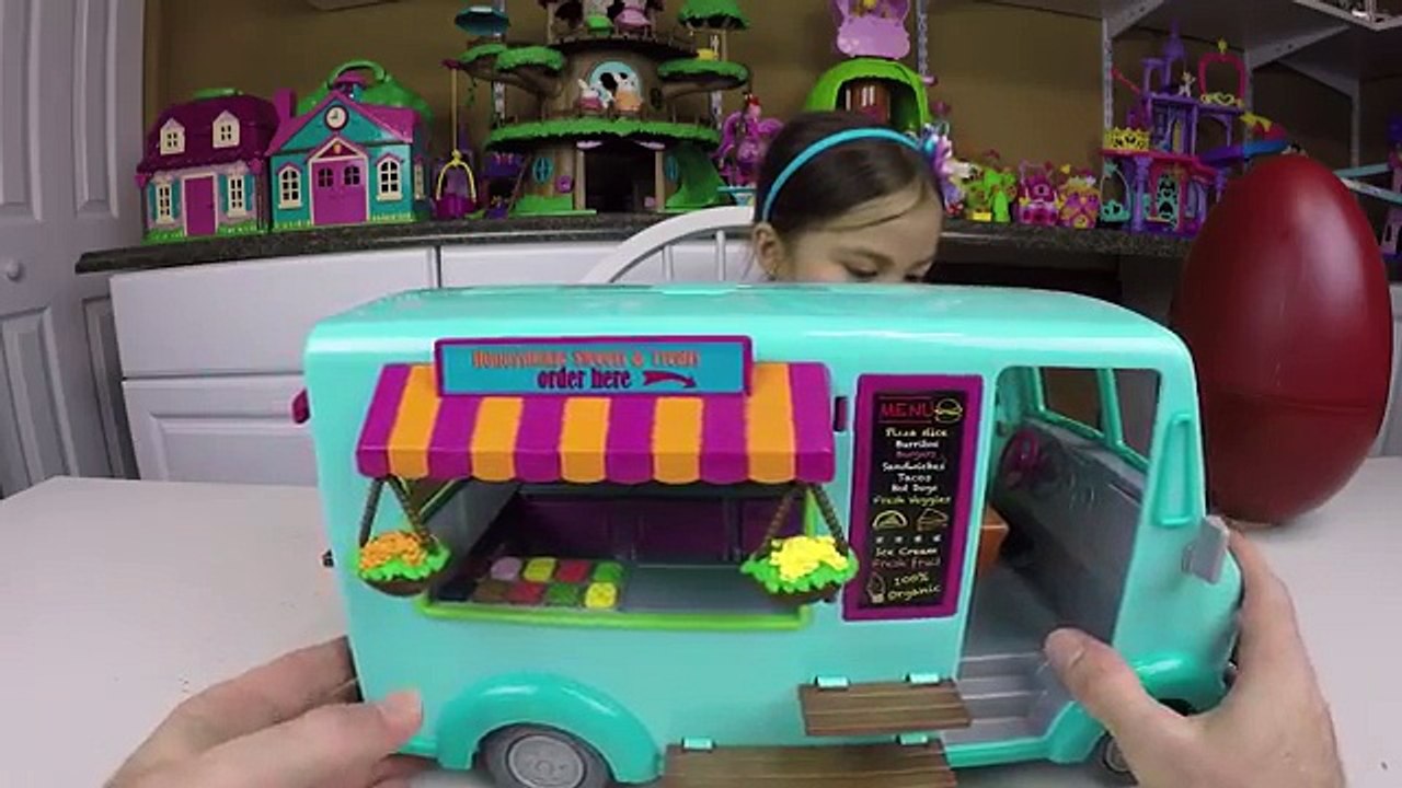 AWESOME TOY FOOD TRUCK + Big Surprise Egg Lil Woodzeez Sweets & Treats Kids Toys Review To