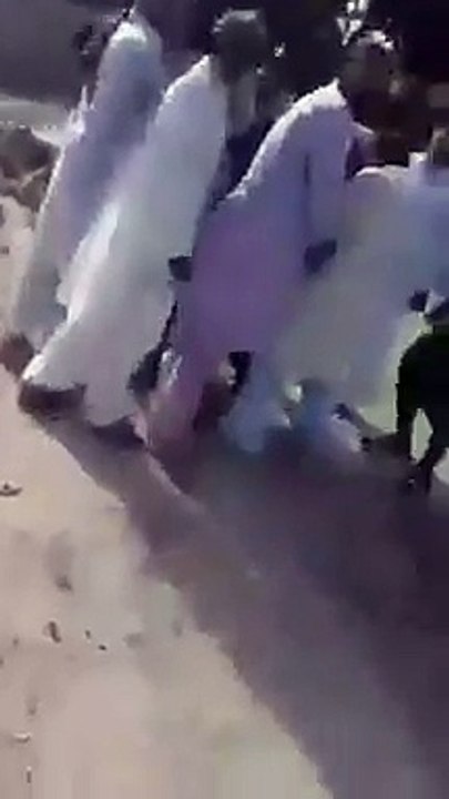 Shikarpur Main Dehshat Gard Ko Logon Ne Pakar Lia