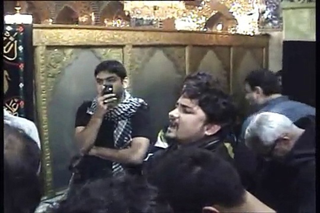 Syed Raza Abbas Zaidi Reciting Noha | Mere Sakina Ko Neend Arahe Hy | at Roza-e-Bibi Sakina 2010