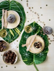 Des grandes feuilles éxotiques brodées pour les fêtes