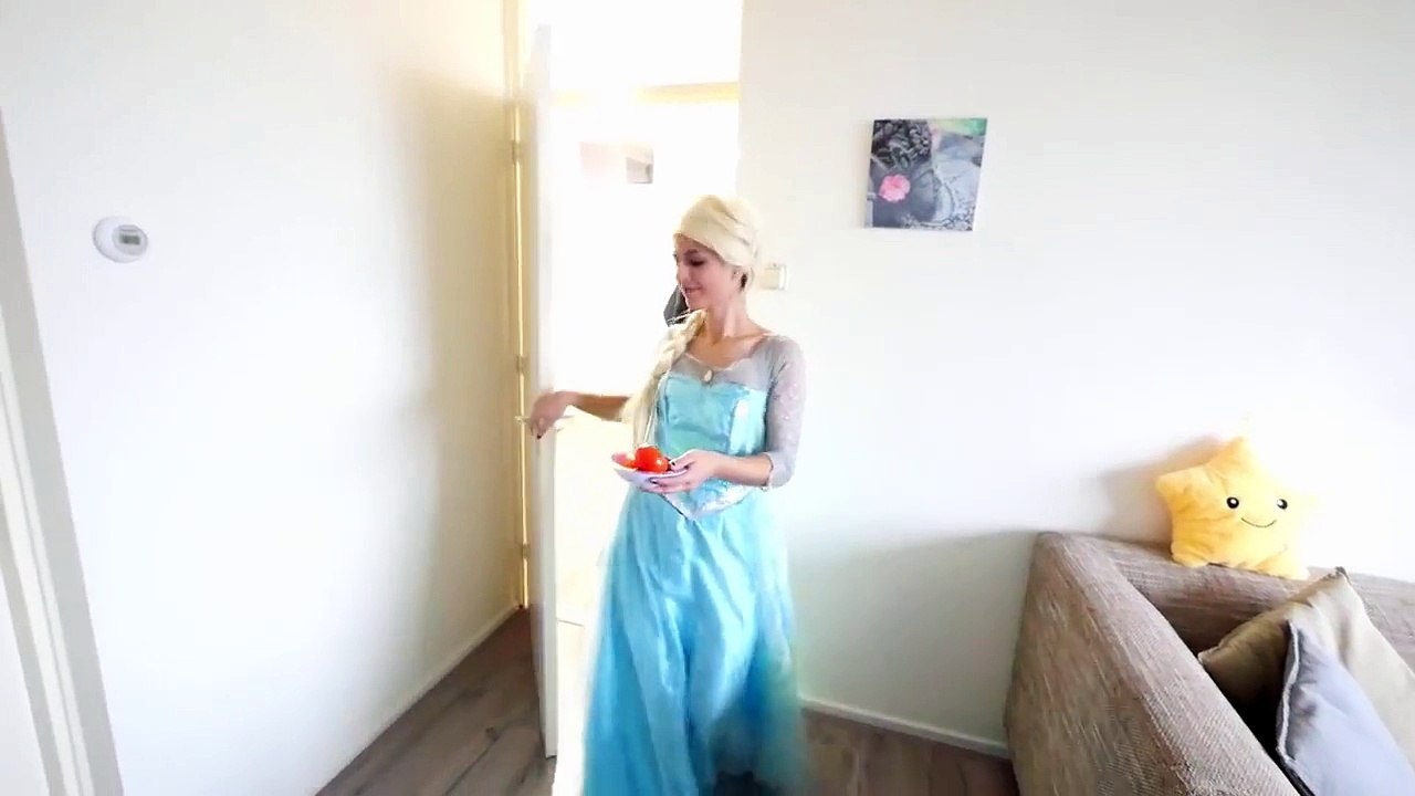 Elsa's Baby POOPS Vegetables Spiderman & Frozen Elsa! w_ Doctor Joker Superman Superhero Baby Video-kVN2RY