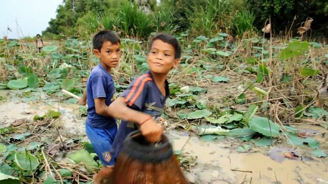 Amazing Two Children Catch Fish in the Pond - Net Fishing In Cambodia - Catch a Cook