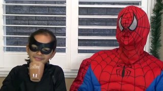 VENOM vs CATWOMAN vs SPIDERMAN Fruit Loops Breakfast Cereal Challenge Superhero Kids in Real Life-TRgu_g