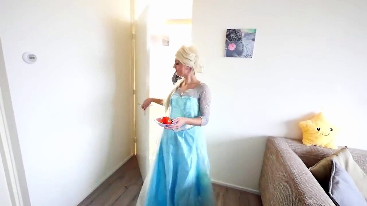 Elsa's Baby POOPS Vegetables Spiderman & Frozen Elsa! w_ Doctor Joker Superman Superhero Baby Video-kVN2RY1I