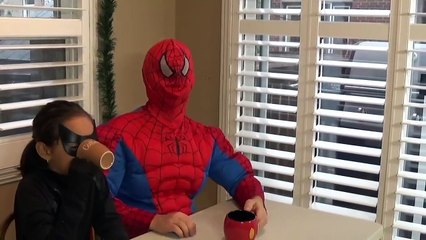 VENOM vs CATWOMAN vs SPIDERMAN Fruit Loops Breakfast Cereal Challenge Superhero Kids in Real Life-TRgu_