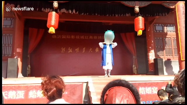 Chinese performer inflates plastic glove with his nose
