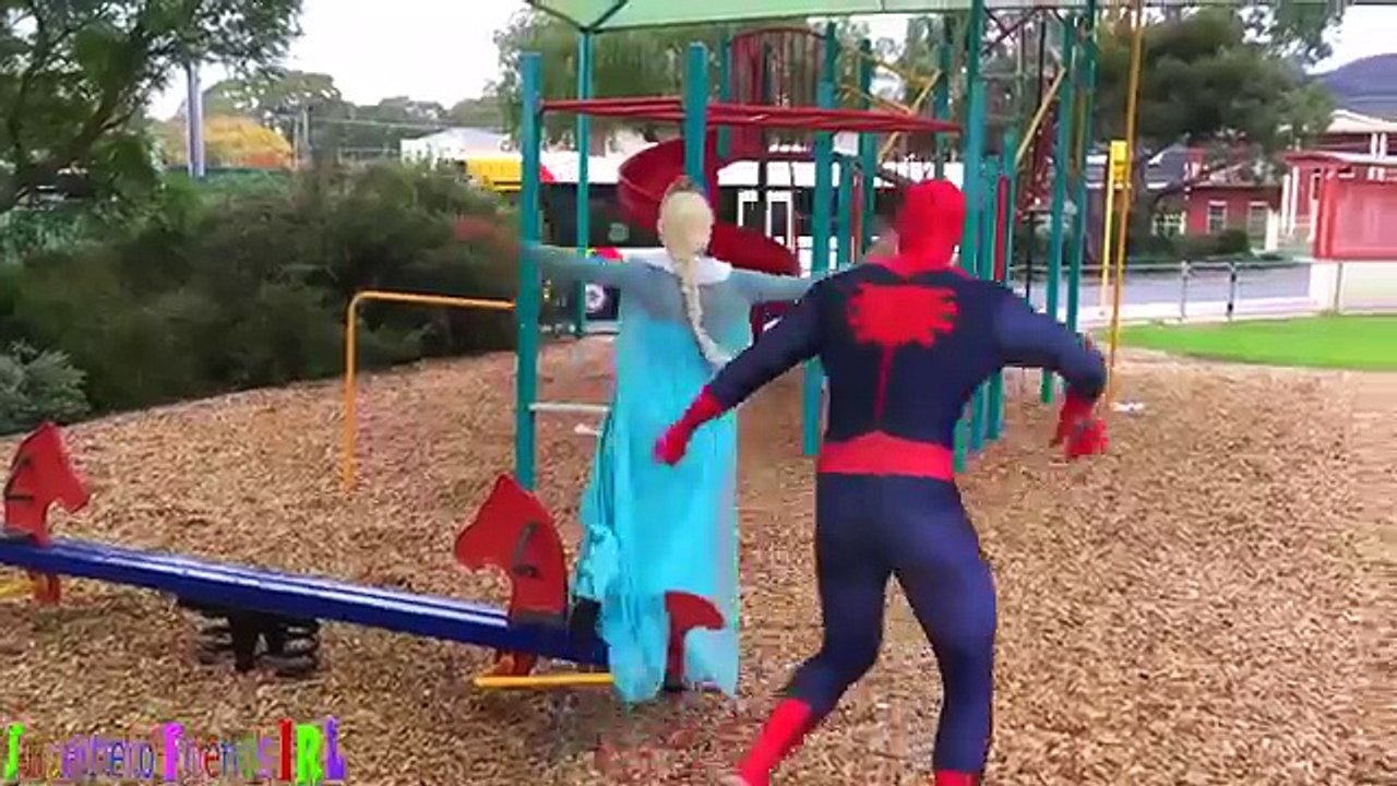 Spiderman y Hulk BESOS Hechizo! w/ Frozen Elsa Rosa Spidergirl Joker! Superhéroe de la diversión