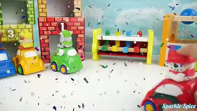 PAW PATROL PEPPA PIG COSTUMES SING FINGER FAMILY 5 LITTLE MONKEYS JUMPING ON THE BED NURSERY RHYME!