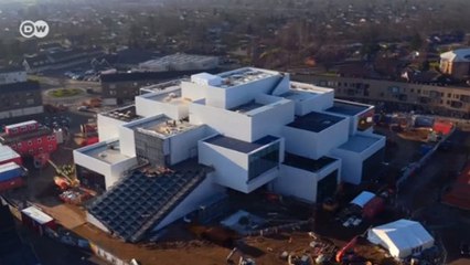 Lego constrói prédio inspirado em seus briquedos