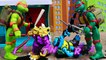 Teenage Mutant Ninja Turtles Spittin' Raphael Giant Robot Spills Oil on Triceraton and Slash Mutants-8e