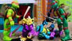 Teenage Mutant Ninja Turtles Spittin' Raphael Giant Robot Spills Oil on Triceraton and Slash Mutants-8eXUyj
