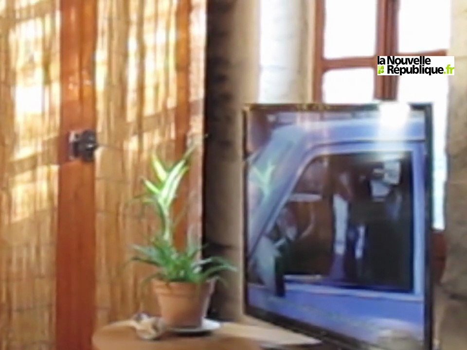 VIDEO. A Oiron, le contemporain envahit le château et le village