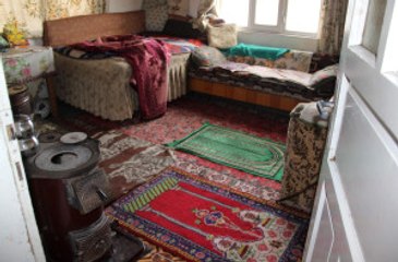 Namaz Kılan Yaşlı Çift, Sobadan Sızan Gazdan Zehirlenerek Öldü