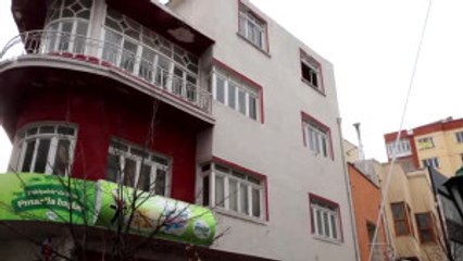 Yürürken Başına Pencere Camı Düşen Genç Kız