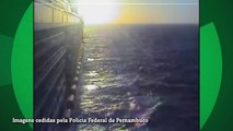 Veja o momento em que turista mexicano cai do navio [HD ]