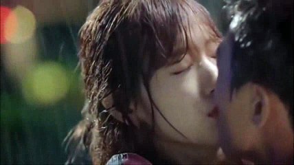 Park shin hye kiss scene