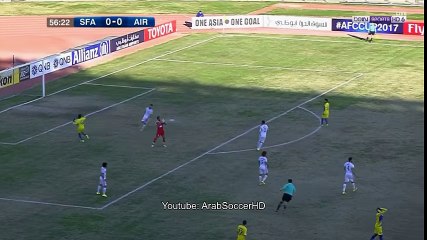 Download Video: العارضة تمنع حارس القوة الجوية فهد طالب من تسجيل هدف في مرمى الصفاء اللبناني - كأس الاتحاد الآسيوي