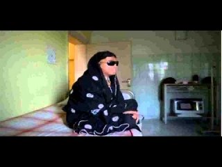 Xalass :  Elle verse de l'acide sur le visage de sa voisine et lui sectionne la lèvre