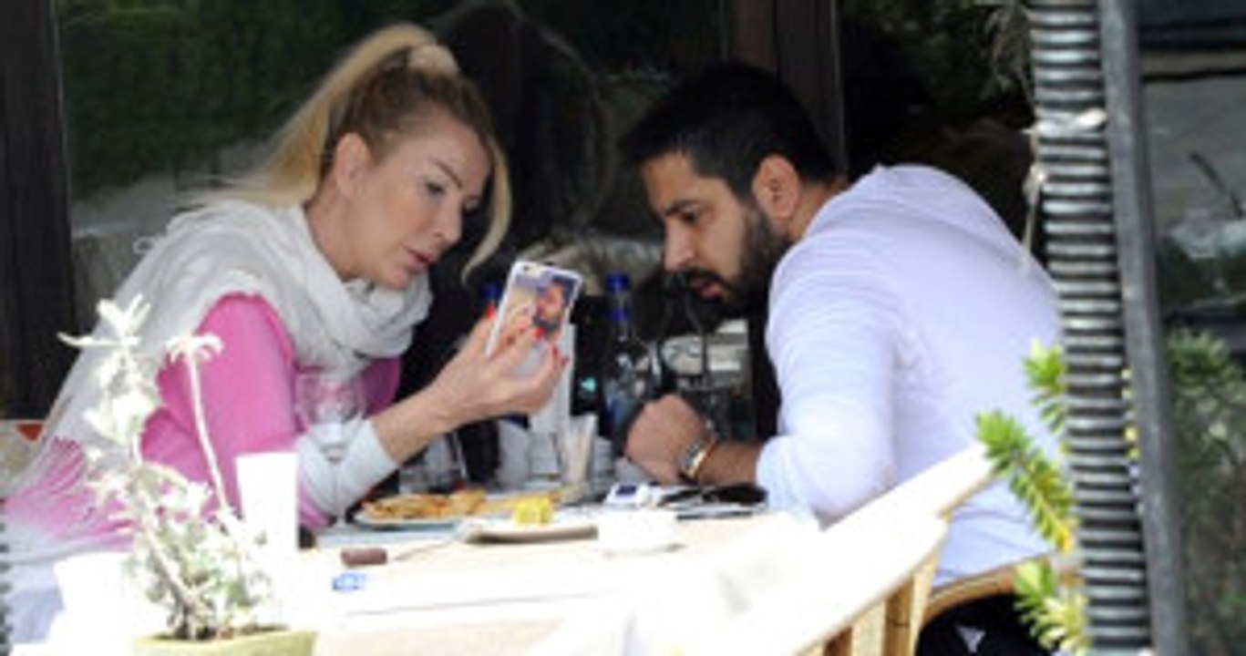 Seda Sayan Kahvaltı Hazırlarken Gördüğü Sürprizi Instagram'da Paylaştı