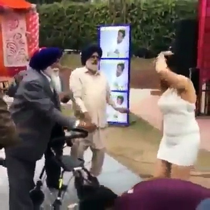 babe dancing