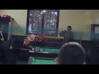 Lezhë, Rama teston veten në bilardo, e shoqërojnë Arben Ndoka dhe kaubojsi Ndocaj- Ora News
