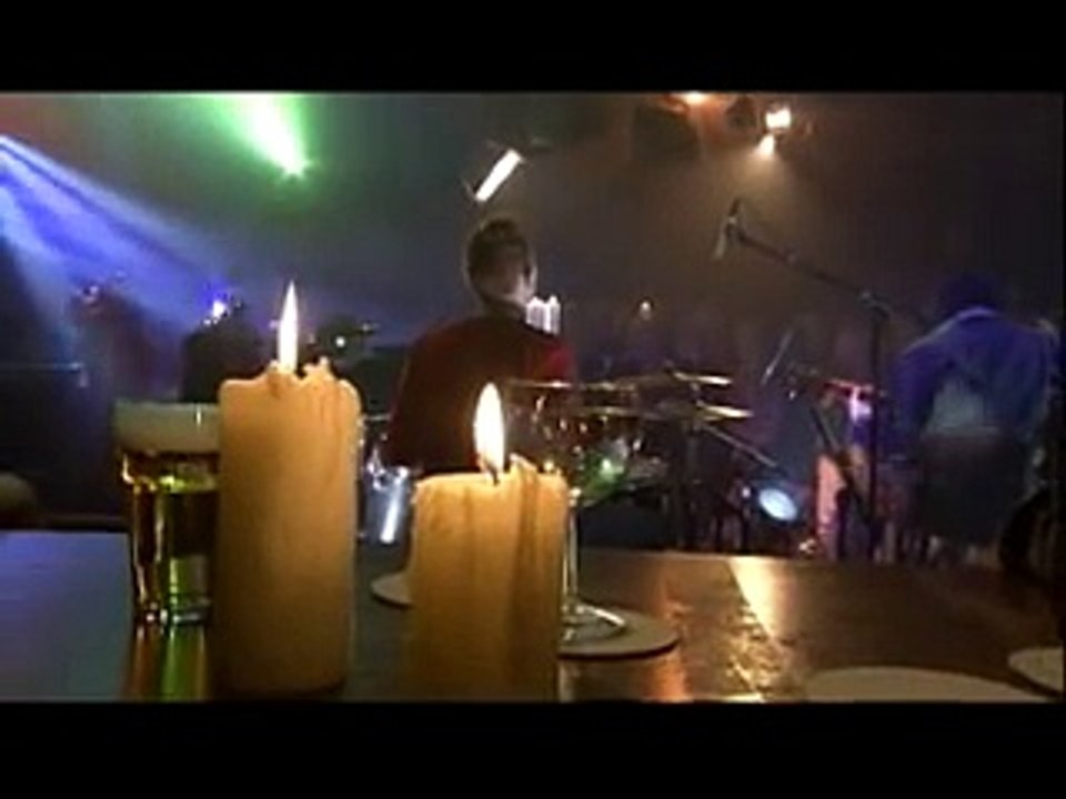 Muse - Feeling Good, Bussum TMF Cafe, 04/13/2001