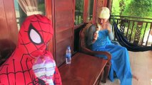 Congelados Elsa se Convierte en Sirena en la Vida Real de Spiderman vs Maléfica de la Goma de mascar divertido Superher