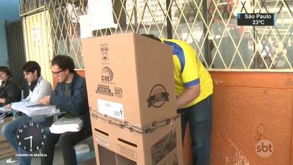 Com 89% das urnas apuradas, disputa presidencial segue apertada no Equador