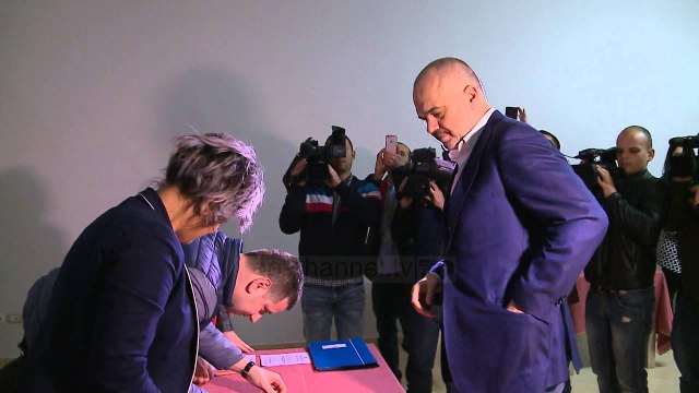 Referendumi i PS, voton Edi Rama - Top Channel Albania - News - Lajme