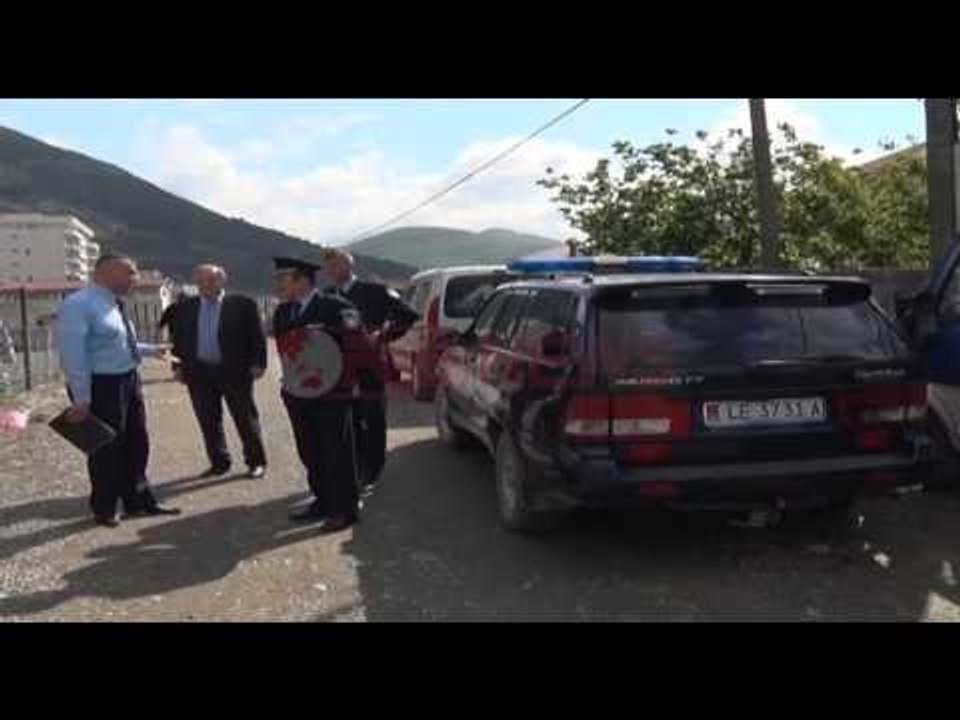 Lezhë - Bashkia çliron rrugët nga tregtarët ambulantë - Ora News-