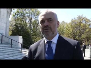 Rama ceremoni nderi në Varrezat Kombëtare: Respekt për heronjtë - Ora News-