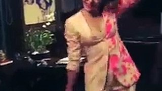 Indain actress Jacqueline Fernandez show boobs wish brihtday