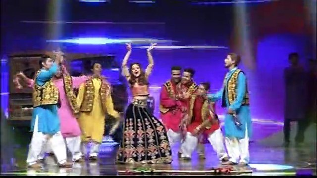 Ayesha Omer dance Performance l Lux Style Awards 2015 l on T