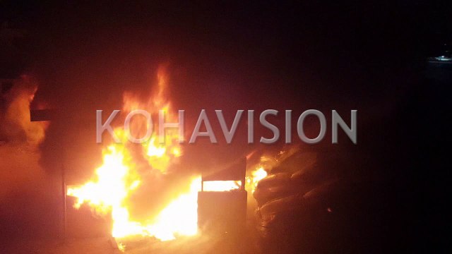 Intervenimi i zjarrfikësve për shuarjen e zjarrit në lagjen Dardania