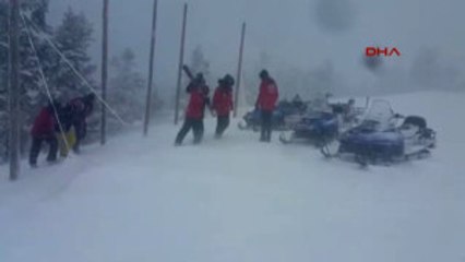 Bursa Uludağ'da Jak Kaybolan Kayakcıyı Ölü Noktada Kurtardı
