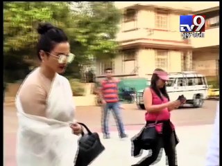 下载视频: BMC Polls 2017 : Actress Rekha casts her vote - Tv9 Gujarati