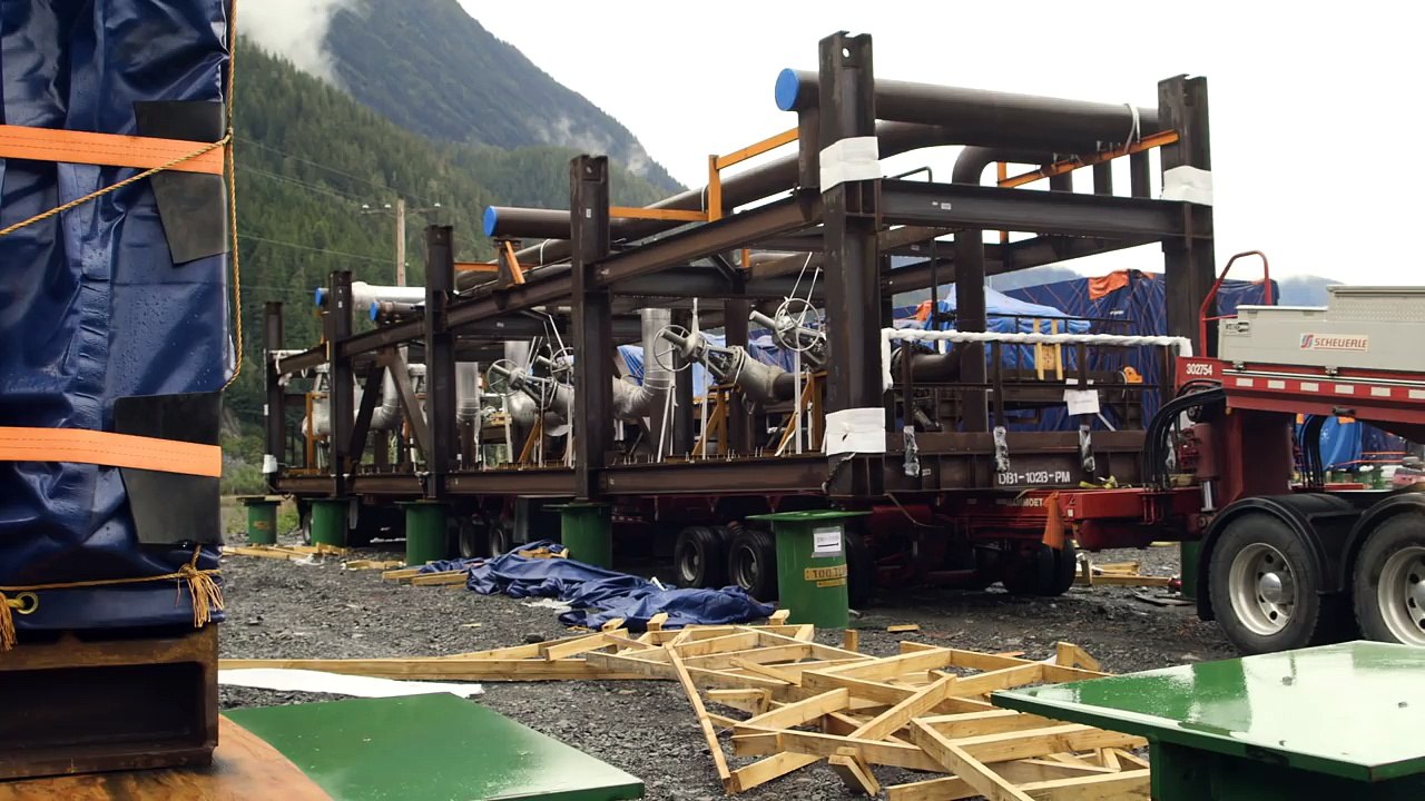 Volvo Trucks - Trekking deep into the Canadian wilderness - Drivers’ World (E09)-8d8qtIFdADM