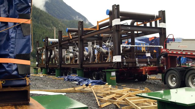 Volvo Trucks - Trekking deep into the Canadian wilderness - Drivers’ World (E09)-8d8qtIFdADM