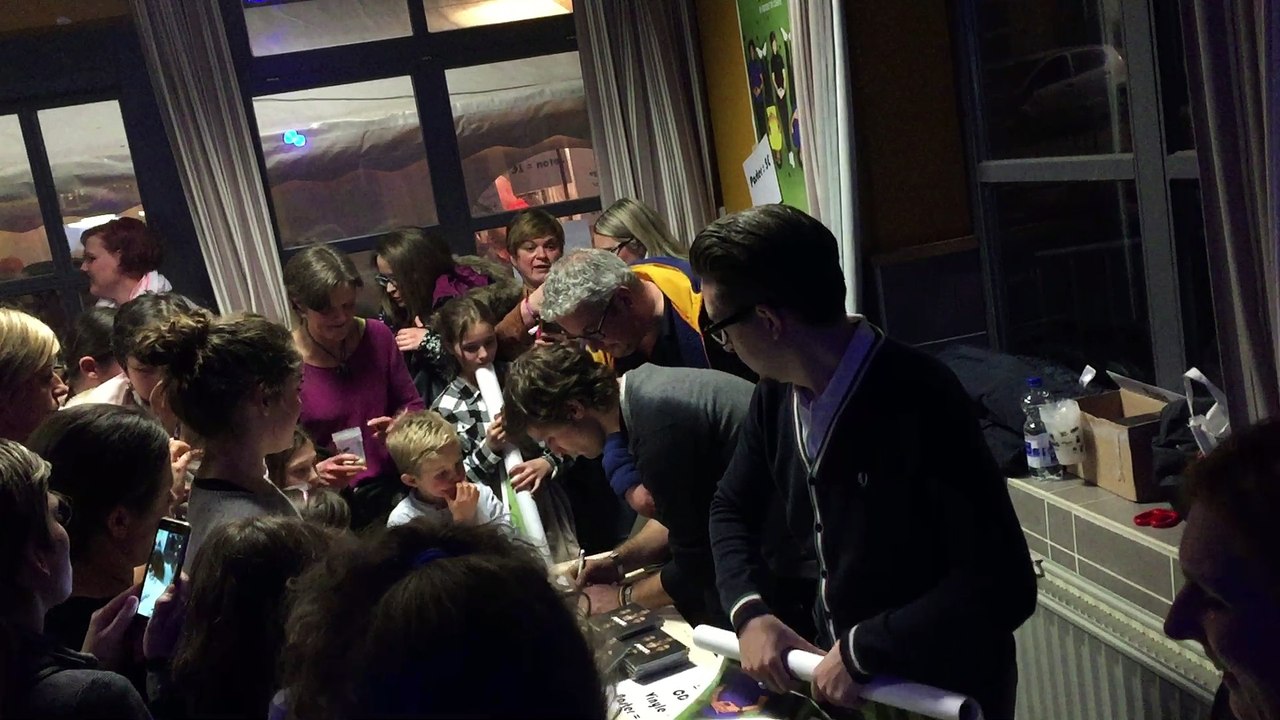 Séance d'autographes pour Suarez à Ferrières