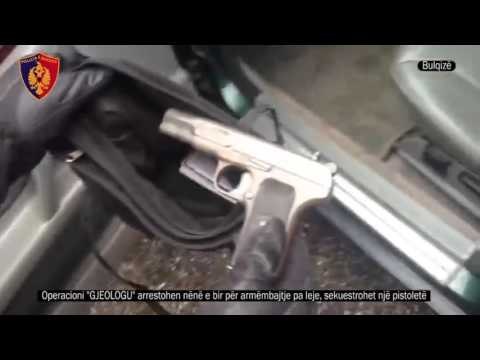 Bulqizë, nëna fsheh armën e të birit gjatë kontrollit të makinës, policia i arreston- Ora News