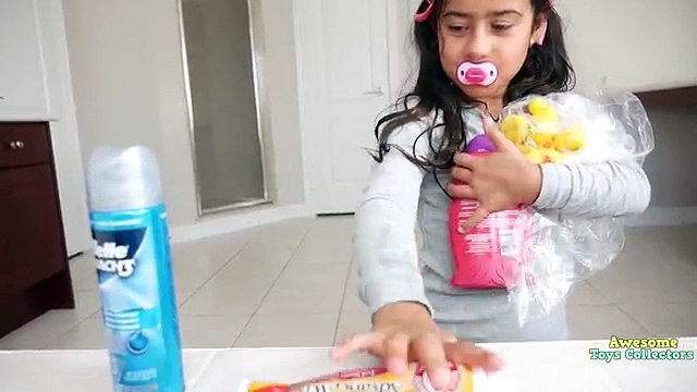 BAD BABY Freaks Out GIANT Mess GIANT Shark ATTACK IN THE BATHTUB Messy Baby Awesome Toys Collectors