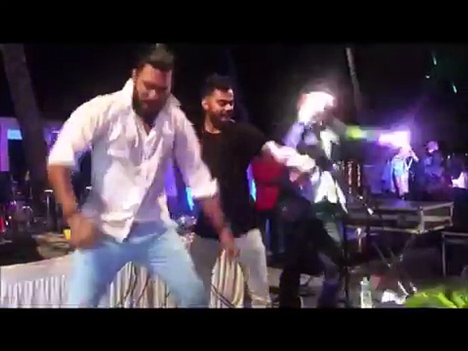 Virat Kohli doing Bhangra WITH HIS LOVE????