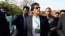 Imran Khan Arrives at Supreme Court for Panama Case Hearing