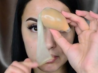 Maquillage : La nouvelle astuce beauté ? Mettre un préservatif sur son beauty blender !