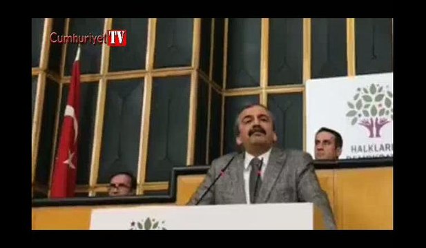 Sırrı Süreyya Önder'den 'HDP'lilerden' evet oyu isteyen Erdoğan'a yanıt